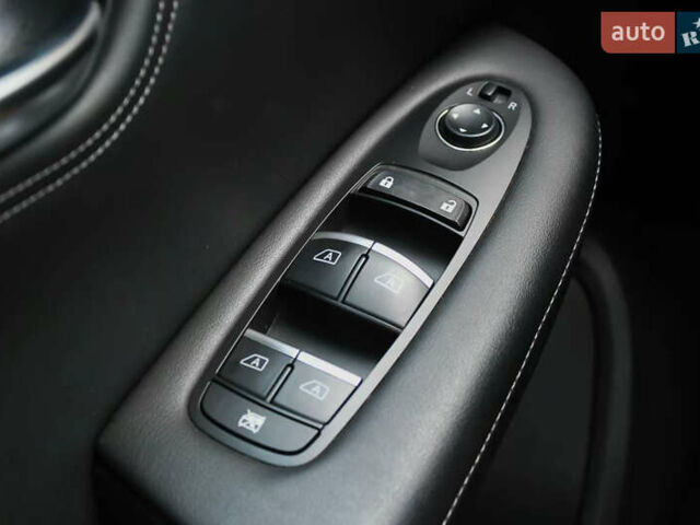 Черный Инфинити QX55, объемом двигателя 2 л и пробегом 65 тыс. км за 32000 $, фото 9 на Automoto.ua