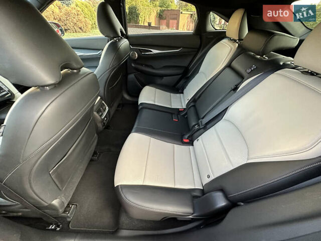 Червоний Інфініті QX55, об'ємом двигуна 2 л та пробігом 19 тис. км за 31500 $, фото 32 на Automoto.ua