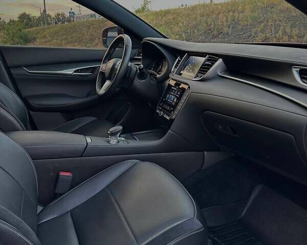 Красный Инфинити QX55, объемом двигателя 2 л и пробегом 74 тыс. км за 31800 $, фото 40 на Automoto.ua