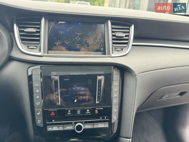 Красный Инфинити QX55, объемом двигателя 2 л и пробегом 50 тыс. км за 32900 $, фото 47 на Automoto.ua