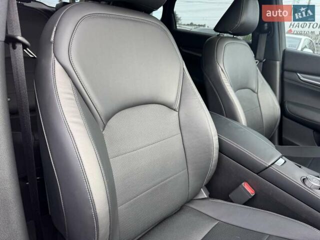 Красный Инфинити QX55, объемом двигателя 2 л и пробегом 50 тыс. км за 32900 $, фото 39 на Automoto.ua