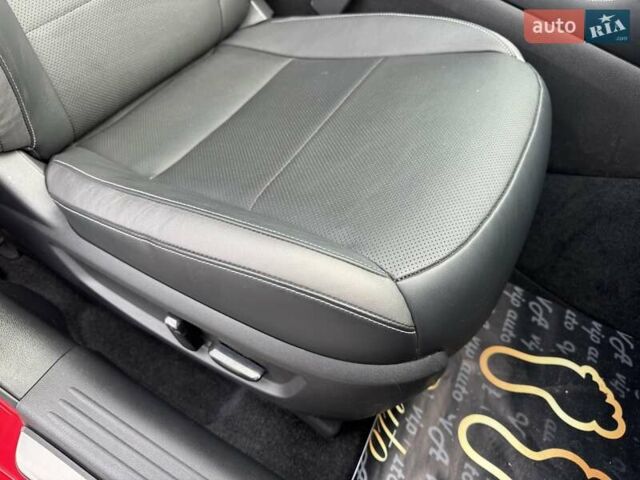 Красный Инфинити QX55, объемом двигателя 2 л и пробегом 50 тыс. км за 32900 $, фото 40 на Automoto.ua