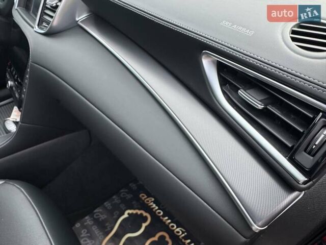 Красный Инфинити QX55, объемом двигателя 2 л и пробегом 50 тыс. км за 32900 $, фото 37 на Automoto.ua