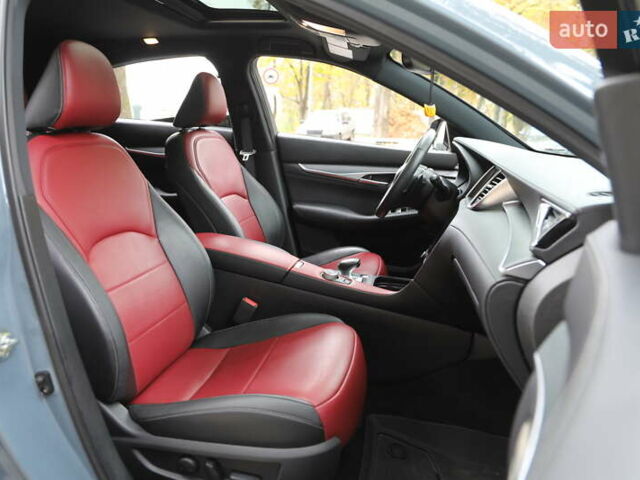 Сірий Інфініті QX55, об'ємом двигуна 2 л та пробігом 31 тис. км за 37500 $, фото 12 на Automoto.ua