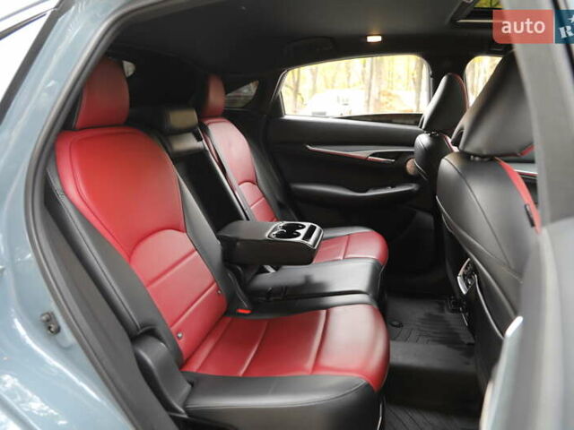 Сірий Інфініті QX55, об'ємом двигуна 2 л та пробігом 31 тис. км за 37500 $, фото 9 на Automoto.ua