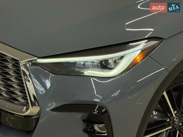 Сірий Інфініті QX55, об'ємом двигуна 2 л та пробігом 46 тис. км за 32999 $, фото 2 на Automoto.ua