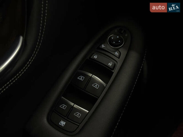 Сірий Інфініті QX55, об'ємом двигуна 2 л та пробігом 46 тис. км за 32999 $, фото 28 на Automoto.ua