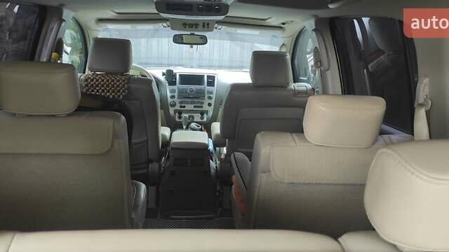 Белый Инфинити QX56, объемом двигателя 5.6 л и пробегом 97 тыс. км за 13000 $, фото 4 на Automoto.ua