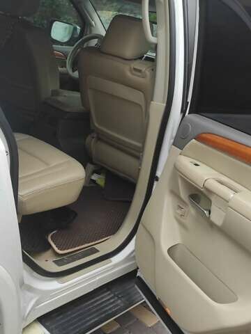 Белый Инфинити QX56, объемом двигателя 5.6 л и пробегом 97 тыс. км за 13000 $, фото 5 на Automoto.ua