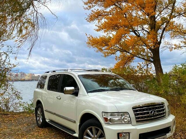 Белый Инфинити QX56, объемом двигателя 5.6 л и пробегом 182 тыс. км за 14500 $, фото 2 на Automoto.ua