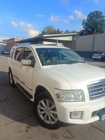 Белый Инфинити QX56, объемом двигателя 5.6 л и пробегом 182 тыс. км за 14600 $, фото 6 на Automoto.ua