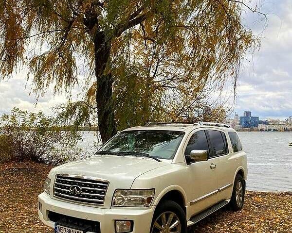Белый Инфинити QX56, объемом двигателя 5.6 л и пробегом 182 тыс. км за 14500 $, фото 4 на Automoto.ua