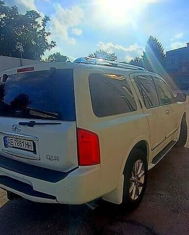 Белый Инфинити QX56, объемом двигателя 5.6 л и пробегом 182 тыс. км за 14500 $, фото 2 на Automoto.ua