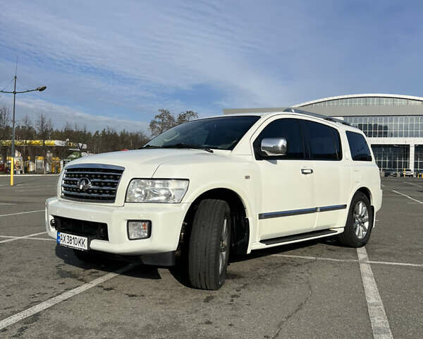 Белый Инфинити QX56, объемом двигателя 5.6 л и пробегом 211 тыс. км за 11500 $, фото 1 на Automoto.ua