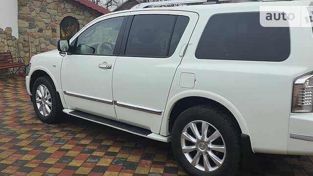 Белый Инфинити QX56, объемом двигателя 5.6 л и пробегом 232 тыс. км за 14000 $, фото 7 на Automoto.ua