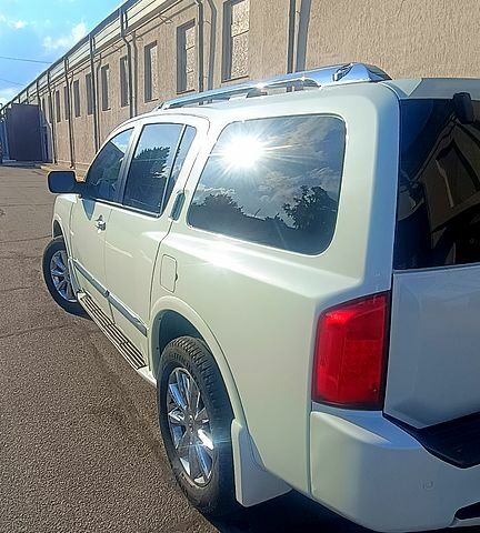 Белый Инфинити QX56, объемом двигателя 5.6 л и пробегом 182 тыс. км за 14500 $, фото 5 на Automoto.ua