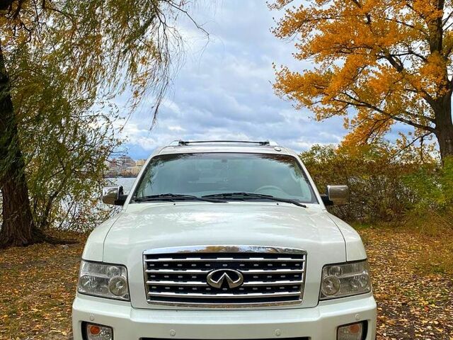 Белый Инфинити QX56, объемом двигателя 5.6 л и пробегом 182 тыс. км за 14500 $, фото 1 на Automoto.ua
