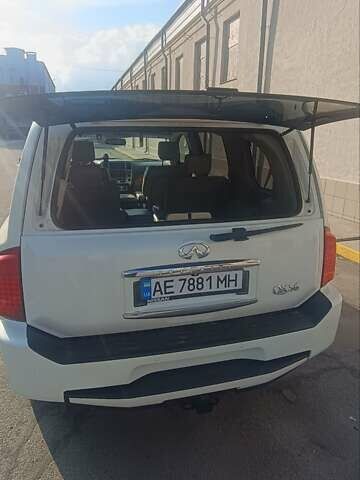 Белый Инфинити QX56, объемом двигателя 5.6 л и пробегом 182 тыс. км за 14600 $, фото 12 на Automoto.ua