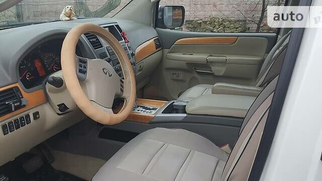 Белый Инфинити QX56, объемом двигателя 5.6 л и пробегом 232 тыс. км за 14000 $, фото 8 на Automoto.ua