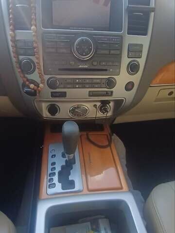 Белый Инфинити QX56, объемом двигателя 5.6 л и пробегом 182 тыс. км за 14600 $, фото 11 на Automoto.ua