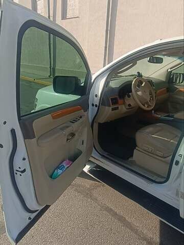 Белый Инфинити QX56, объемом двигателя 5.6 л и пробегом 182 тыс. км за 14600 $, фото 8 на Automoto.ua