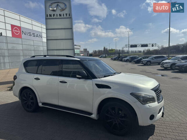 Белый Инфинити QX56, объемом двигателя 5.55 л и пробегом 264 тыс. км за 13200 $, фото 3 на Automoto.ua