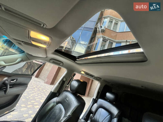 Белый Инфинити QX56, объемом двигателя 5.55 л и пробегом 220 тыс. км за 17350 $, фото 7 на Automoto.ua