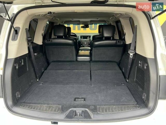 Белый Инфинити QX56, объемом двигателя 5.55 л и пробегом 215 тыс. км за 18700 $, фото 10 на Automoto.ua