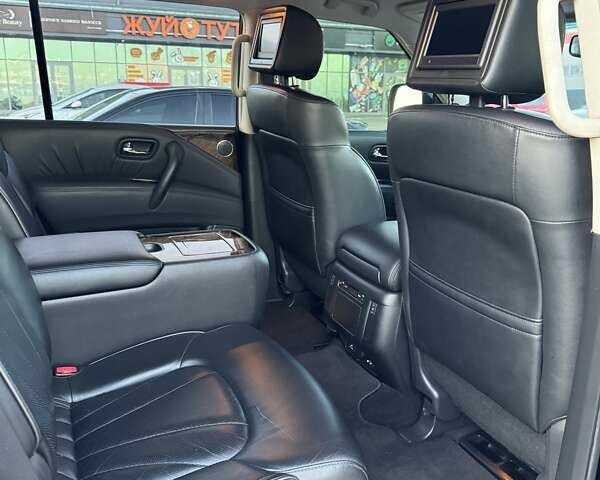 Белый Инфинити QX56, объемом двигателя 5.55 л и пробегом 88 тыс. км за 23800 $, фото 10 на Automoto.ua