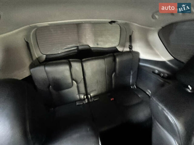 Белый Инфинити QX56, объемом двигателя 5.55 л и пробегом 220 тыс. км за 17350 $, фото 16 на Automoto.ua