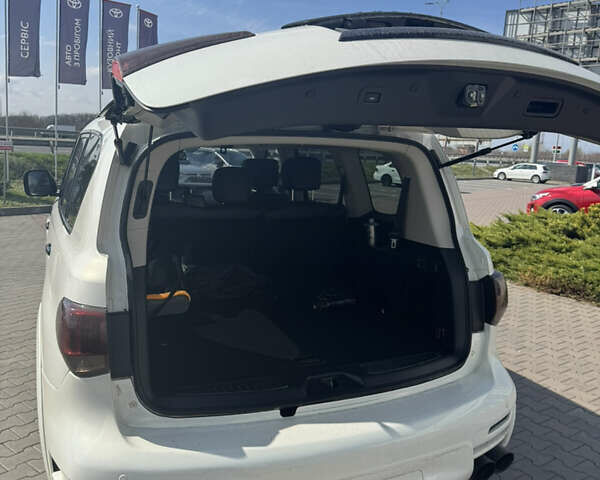 Белый Инфинити QX56, объемом двигателя 5.55 л и пробегом 264 тыс. км за 13200 $, фото 4 на Automoto.ua