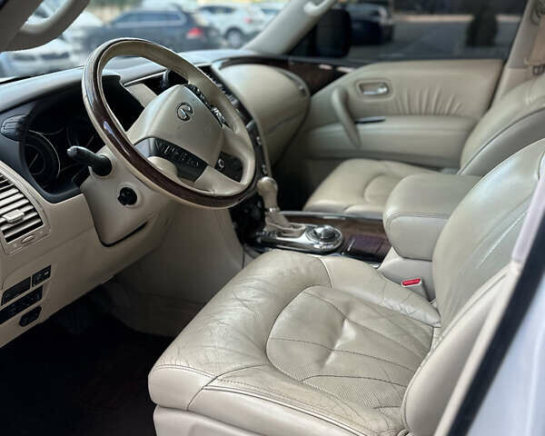 Білий Інфініті QX56, об'ємом двигуна 5.55 л та пробігом 208 тис. км за 23000 $, фото 23 на Automoto.ua