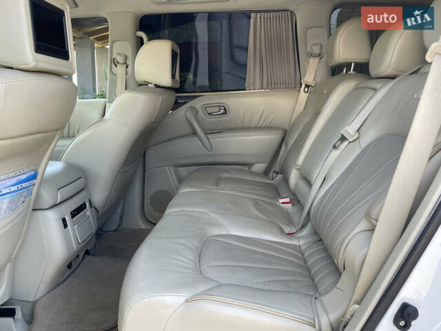 Білий Інфініті QX56, об'ємом двигуна 5.6 л та пробігом 216 тис. км за 15900 $, фото 32 на Automoto.ua
