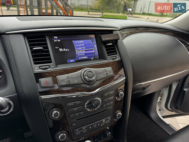 Белый Инфинити QX56, объемом двигателя 5.6 л и пробегом 138 тыс. км за 16800 $, фото 39 на Automoto.ua