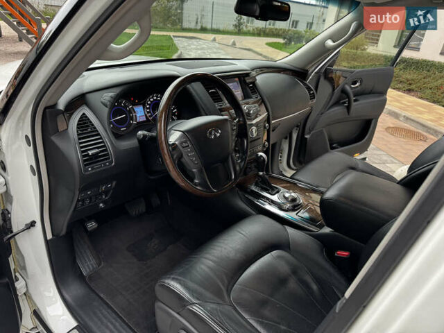 Белый Инфинити QX56, объемом двигателя 5.6 л и пробегом 138 тыс. км за 16800 $, фото 18 на Automoto.ua