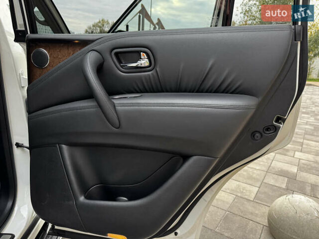 Белый Инфинити QX56, объемом двигателя 5.6 л и пробегом 138 тыс. км за 16800 $, фото 26 на Automoto.ua