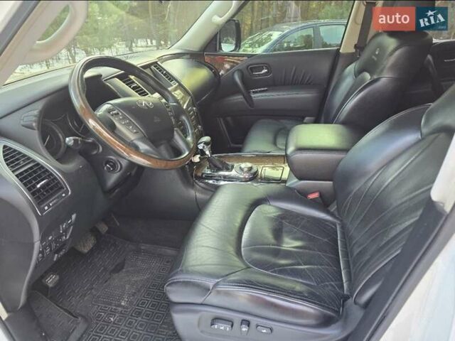 Белый Инфинити QX56, объемом двигателя 5.55 л и пробегом 127 тыс. км за 21000 $, фото 13 на Automoto.ua