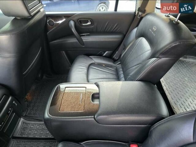 Белый Инфинити QX56, объемом двигателя 5.55 л и пробегом 127 тыс. км за 21000 $, фото 12 на Automoto.ua