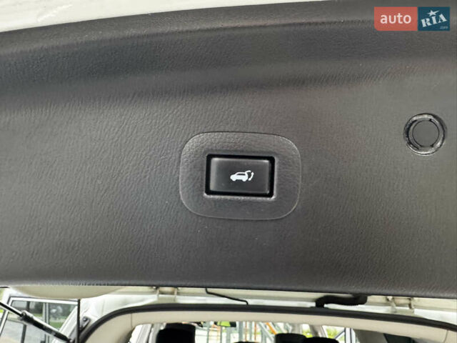 Инфинити QX56 2011 в Киеве на Automoto.ua Белый Инфинити QX56, объемом двигателя 5.55 л и пробегом 138 тыс. км за 16999 $, фото 24 на Automoto.ua