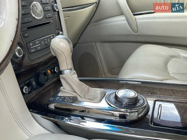 Білий Інфініті QX56, об'ємом двигуна 5.6 л та пробігом 216 тис. км за 15900 $, фото 27 на Automoto.ua