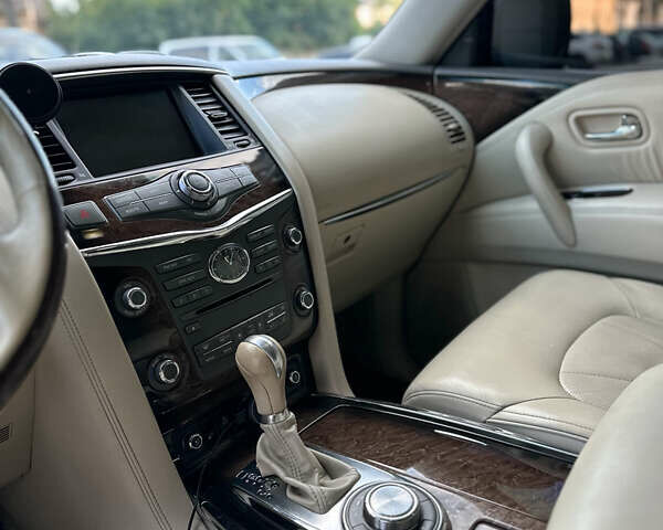 Білий Інфініті QX56, об'ємом двигуна 5.55 л та пробігом 208 тис. км за 23000 $, фото 24 на Automoto.ua