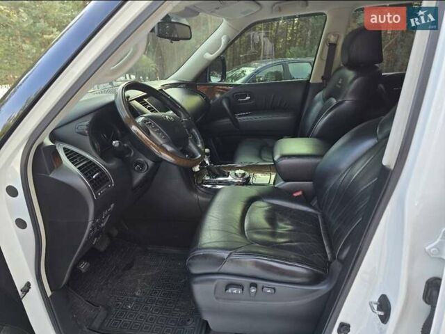 Белый Инфинити QX56, объемом двигателя 5.55 л и пробегом 127 тыс. км за 21000 $, фото 5 на Automoto.ua