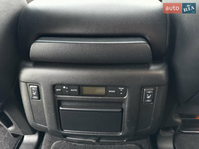 Белый Инфинити QX56, объемом двигателя 5.6 л и пробегом 138 тыс. км за 16800 $, фото 30 на Automoto.ua