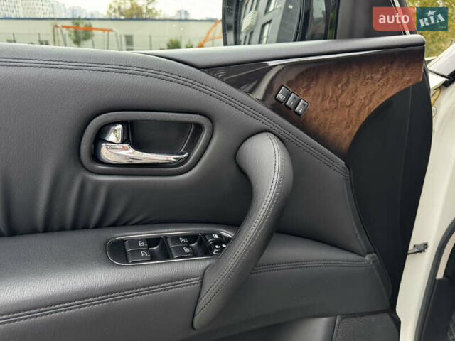 Инфинити QX56 2011 в Киеве на Automoto.ua Белый Инфинити QX56, объемом двигателя 5.55 л и пробегом 138 тыс. км за 16999 $, фото 16 на Automoto.ua