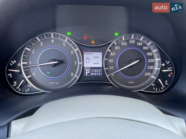 Білий Інфініті QX56, об'ємом двигуна 5.6 л та пробігом 216 тис. км за 15900 $, фото 47 на Automoto.ua