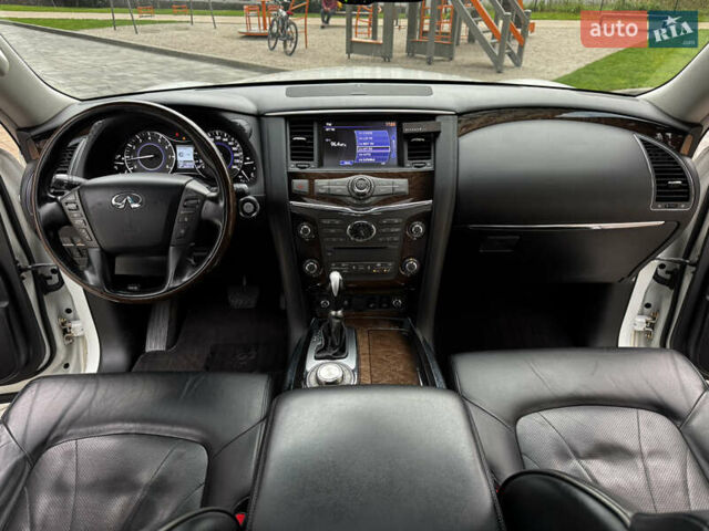 Белый Инфинити QX56, объемом двигателя 5.6 л и пробегом 138 тыс. км за 16800 $, фото 32 на Automoto.ua