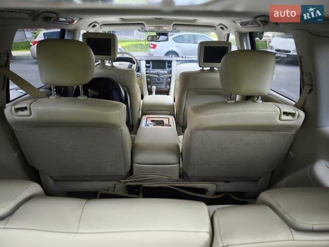 Белый Инфинити QX56, объемом двигателя 5.55 л и пробегом 258 тыс. км за 23000 $, фото 10 на Automoto.ua