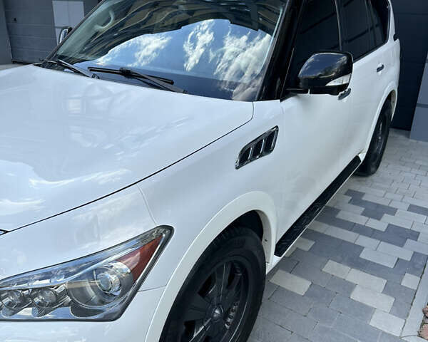 Білий Інфініті QX56, об'ємом двигуна 5.55 л та пробігом 208 тис. км за 23000 $, фото 13 на Automoto.ua