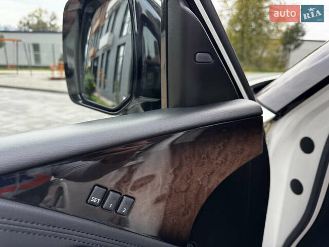 Белый Инфинити QX56, объемом двигателя 5.6 л и пробегом 138 тыс. км за 16800 $, фото 17 на Automoto.ua