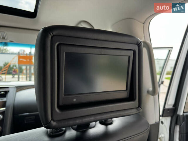 Белый Инфинити QX56, объемом двигателя 5.6 л и пробегом 138 тыс. км за 16800 $, фото 31 на Automoto.ua